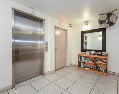 5325 Newcastle Ave. - Photo Thumbnail 12