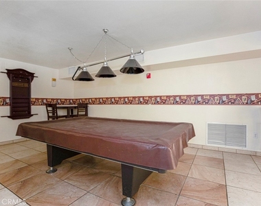 5325 Newcastle Ave. - Photo Thumbnail 19