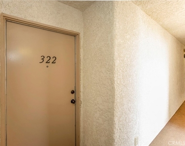 5325 Newcastle Ave. - Photo Thumbnail 3