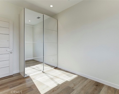 10920 Nassau Ave. - Photo Thumbnail 4