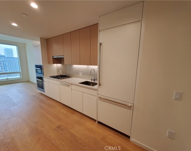 877 Francisco - Photo Thumbnail 1
