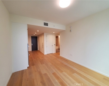 877 Francisco - Photo Thumbnail 4