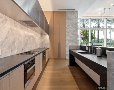 877 Francisco Street - Photo Thumbnail 20