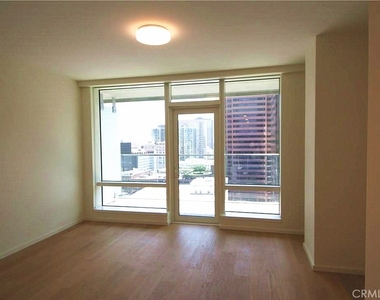 877 Francisco Street - Photo Thumbnail 2