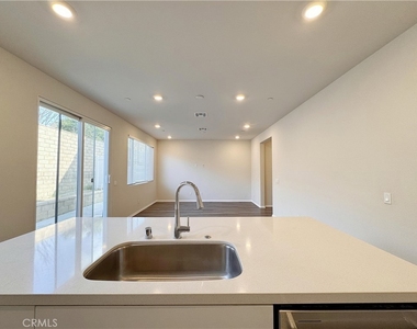 629 E Madeleine Privado - Photo Thumbnail 4
