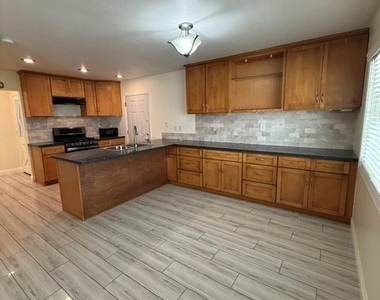 4486 Santee Place - Photo Thumbnail 5
