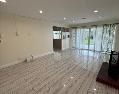 4486 Santee Place - Photo Thumbnail 9