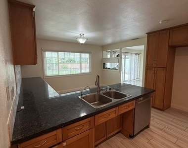 4486 Santee Place - Photo Thumbnail 7