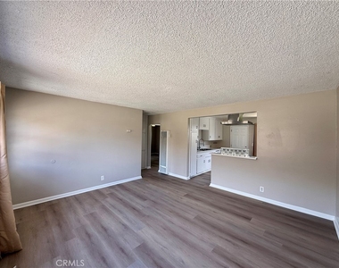 1006 E Nocta Street - Photo Thumbnail 2