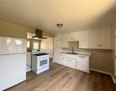 1006 E Nocta Street - Photo Thumbnail 5