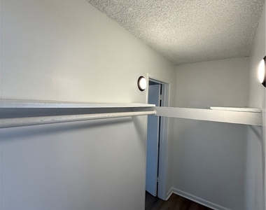 1006 E Nocta Street - Photo Thumbnail 9