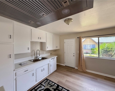 1006 E Nocta Street - Photo Thumbnail 4