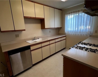 410 Milford Street - Photo Thumbnail 7