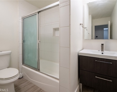 5438 Mcculloch - Photo Thumbnail 16