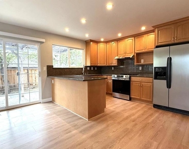 4398 N Spoonwood Ct - Photo Thumbnail 2