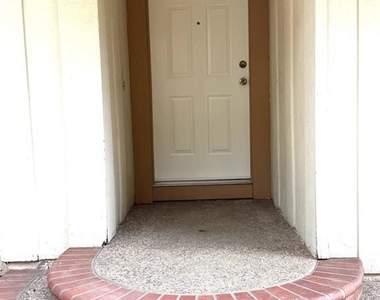 4398 N Spoonwood Ct - Photo Thumbnail 6