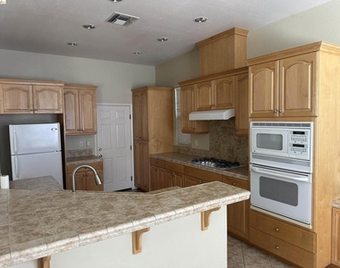 5616 Plumbridge Way - Photo Thumbnail 8