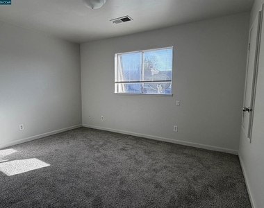 1648 W North Bear Creek Dr - Photo Thumbnail 16
