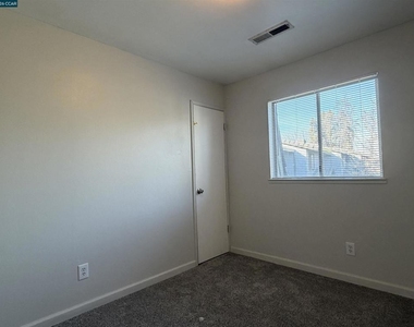 1648 W North Bear Creek Dr - Photo Thumbnail 15