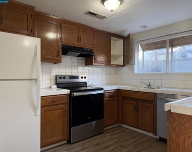 1648 W North Bear Creek Dr - Photo Thumbnail 8