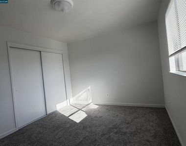 1648 W North Bear Creek Dr - Photo Thumbnail 17