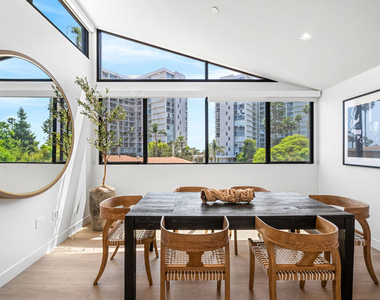 153 San Vicente Boulevard - Photo Thumbnail 29