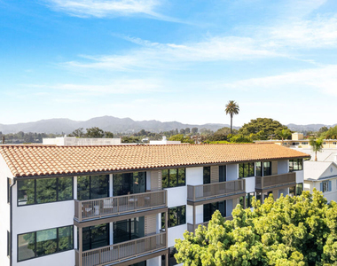 153 San Vicente Boulevard - Photo Thumbnail 5