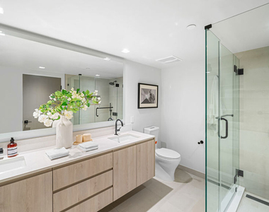 153 San Vicente Boulevard - Photo Thumbnail 18