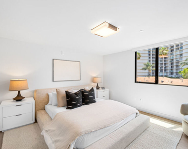 153 San Vicente Boulevard - Photo Thumbnail 16