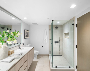 153 San Vicente Boulevard - Photo Thumbnail 21