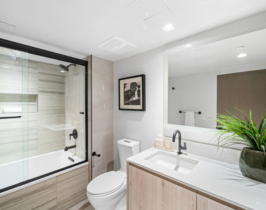 153 San Vicente Boulevard - Photo Thumbnail 14
