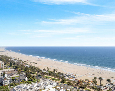 153 San Vicente Boulevard - Photo Thumbnail 36
