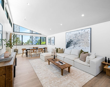 153 San Vicente Boulevard - Photo Thumbnail 3
