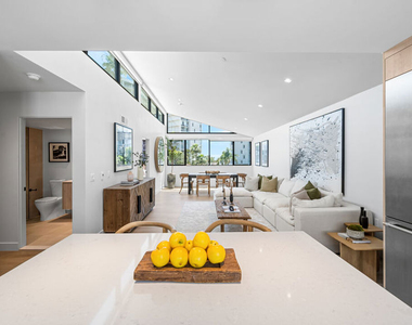 153 San Vicente Boulevard - Photo Thumbnail 6