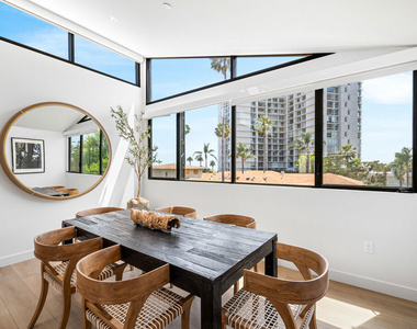 153 San Vicente Boulevard - Photo Thumbnail 22