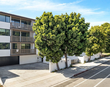 153 San Vicente Boulevard - Photo Thumbnail 31
