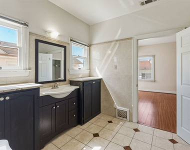727 Crenshaw Boulevard - Photo Thumbnail 13