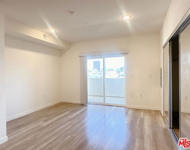 1025 S Berendo Street - Photo Thumbnail 7