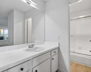 1352 S Carmelina Avenue - Photo Thumbnail 14