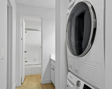 1352 S Carmelina Avenue - Photo Thumbnail 6