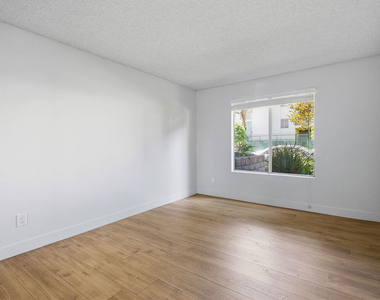 1352 S Carmelina Avenue - Photo Thumbnail 12
