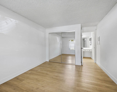1352 S Carmelina Avenue - Photo Thumbnail 8