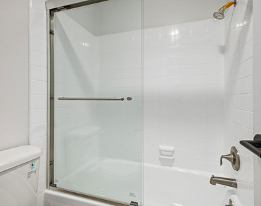 1352 S Carmelina Avenue - Photo Thumbnail 15