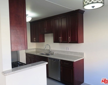 833 N Kingsley Drive - Photo Thumbnail 7