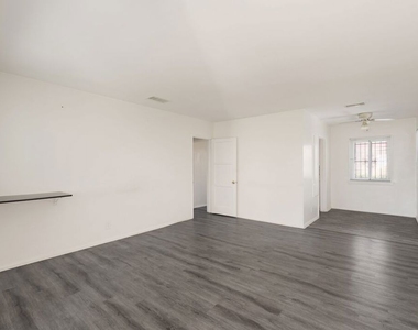 8610 S 6th Avenue - Photo Thumbnail 1