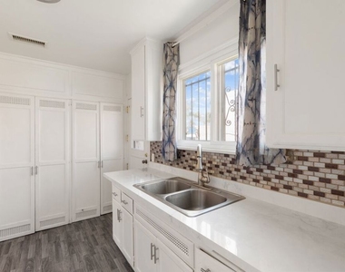 8610 S 6th Avenue - Photo Thumbnail 5