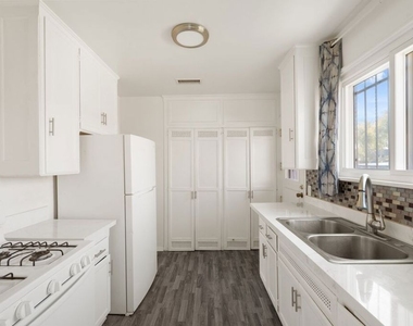8610 S 6th Avenue - Photo Thumbnail 4