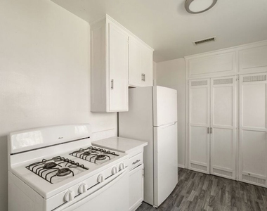 8610 S 6th Avenue - Photo Thumbnail 3