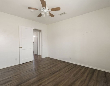 8610 S 6th Avenue - Photo Thumbnail 8