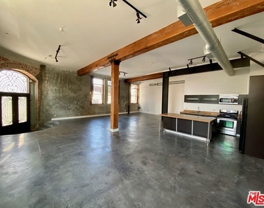 652 Mateo Street - Photo Thumbnail 4